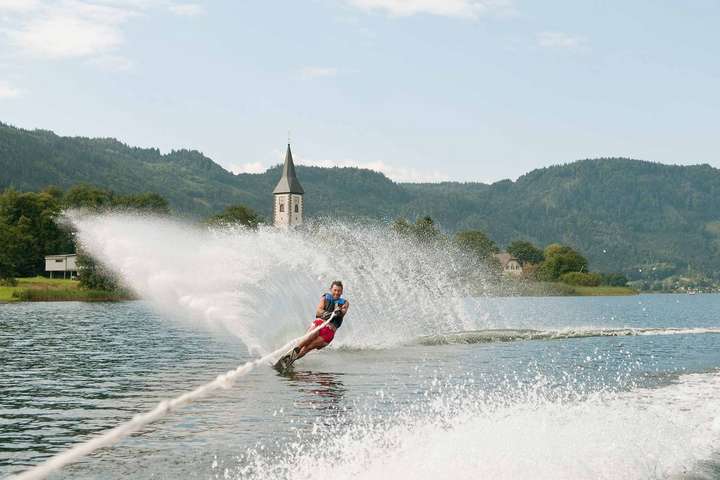 Der Ossiacher See gilt als Paradies  für Wasserski-Sportler.