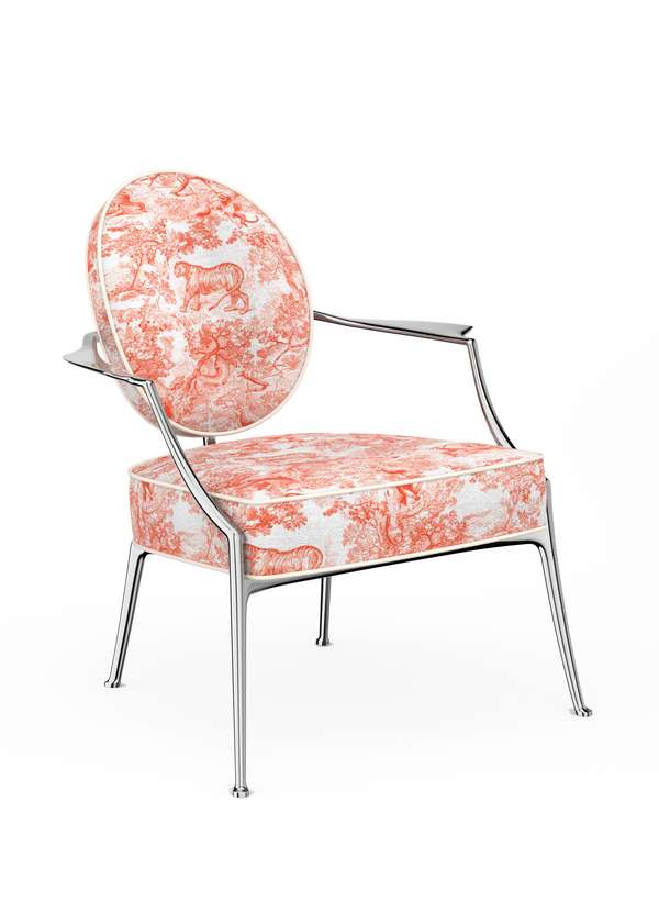 Dieses Jahr von Philippe Starck mit dem klassischen Toile-de-Jouy-Muster neu interpretiert: der »Medaillon-Chair« von Dior.