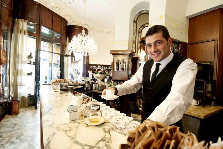 Kein Italienbesuch ohne Espresso – der schnelle Caffè am Marmortresen hat das Bild des Landes geprägt.