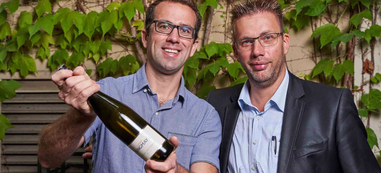 Schlossquadrat-Trophy Finalist Daniel Jungmayr und Jürgen Geyer, Geschäftsführer der Schlossquadrat Gastronomiebetriebe. 
