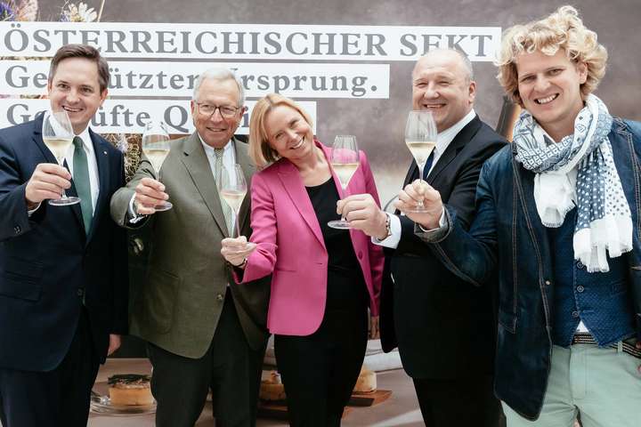 (von liks nach rechts) Johannes Schmuckenschlager, Ferry Maier, Petra Stolba, Herbert Jagersberger und Michael Malat.