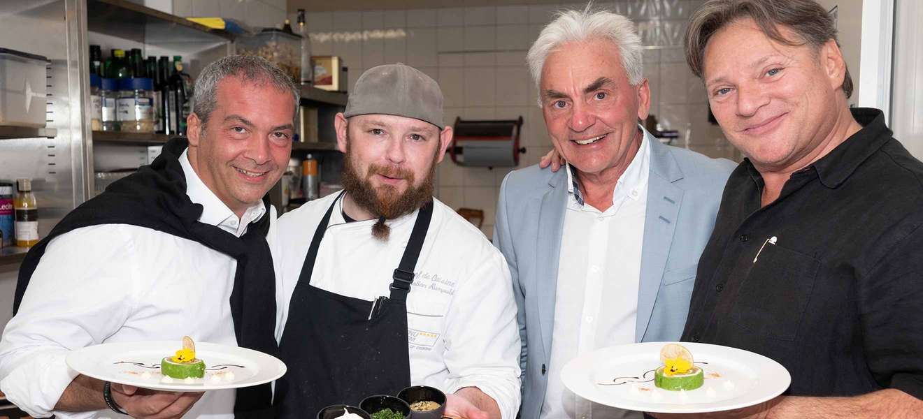 Robert Letz, Christian Rumpold, Peter Mayer und Heinz Hanner bei der Eröffnung des »Gourmet Royal«.
