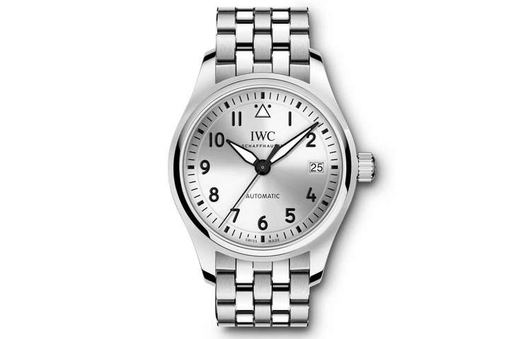 Die Pilot's Watch von IWC gilt als absoluter Klassiker und Allrounder in der Uhrenwelt. Mit einem Durchmesser von 36 Millimeter ist sie ideal für schlanke Handgelenke.