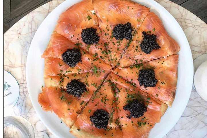Wolfgang Pucks Lachs-Pizza mit Kaviar machte Geschichte.