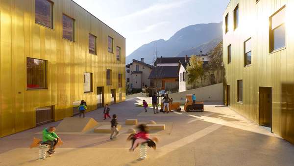 Schule in Vétroz, Schweiz