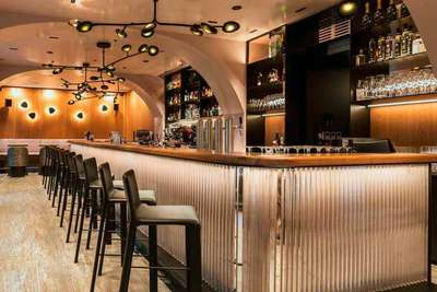 »EVERYBODY‘S DARLING«: Das Konzept der neuen Tagesbar vereint Bar und Restaurant unter einem Dach.