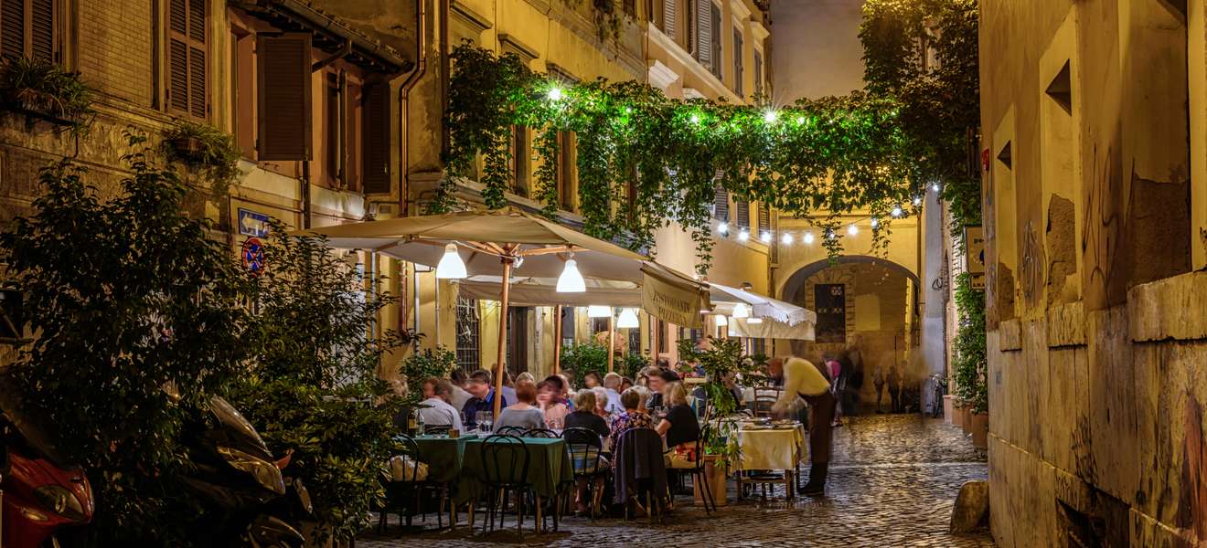 Vibrant Restaurant Scene in Rome