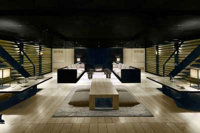 Die Innenräume seiner Yacht hat Armani ganz nach eigenen Vorstellungen gestaltet. Nicht nur der Salon erinnert ein wenig an seine Luxushotels. Eine Geschmacks-DNA, die man spürt.