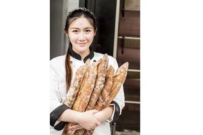 Auch Internationale Gäste wie Yan aus China lieben die Französische Brotkultur.