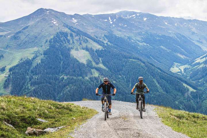 Die Landschaft in Österreich ist prädestiniert für die Nutzung von E-Bikes.