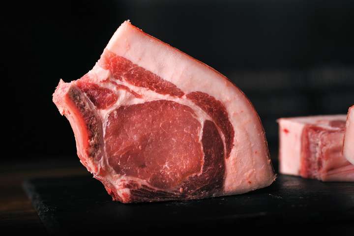 Bis zu 42 Tage reift das Dry Aged Pork am Knochen
