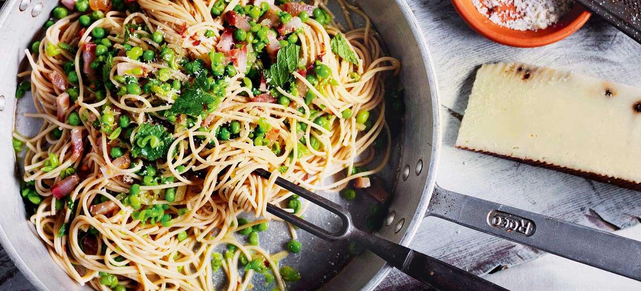 Spaghetti mit Erbsen und Pancetta Rezept
