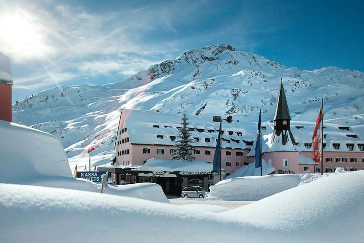 Nur ein paar Autominuten von Lech entfernt: das »Arlberg Hospiz« im Nachbarort St. Christoph. / Foto beigestellt
