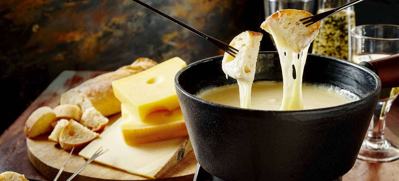Weniger kompliziert, ­­als man annimmt: Käse­fondue ist ein einfaches Gericht aus hochwer­tigen Zutaten.  