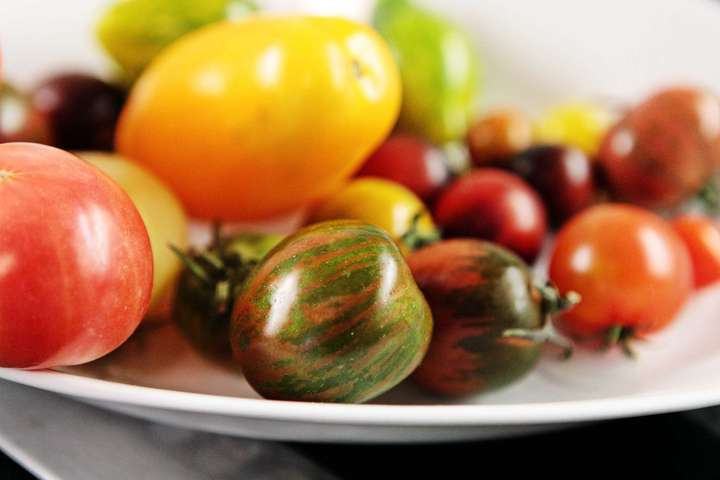 Verschiedene Tomaten-Sorten ergeben ein farbenfrohes Gericht