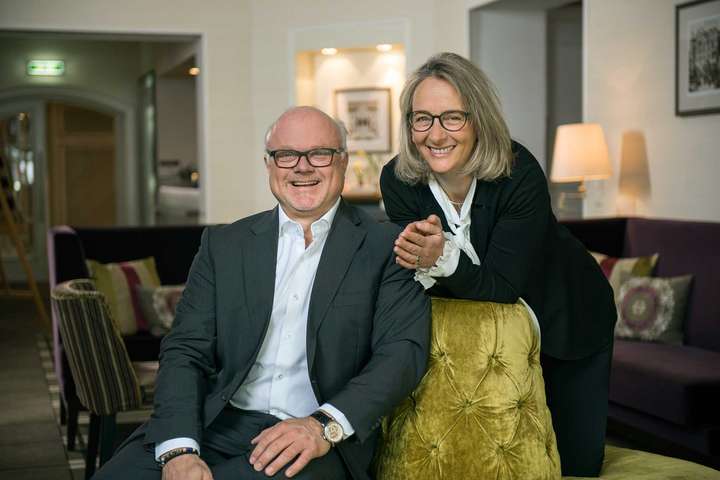 Seit 1994 führen Barbara Woy-Glauben und Bernd Glauben das Hotel  »Goldene Traube« mit dem Restaurant »Esszimmer« in Coburg.