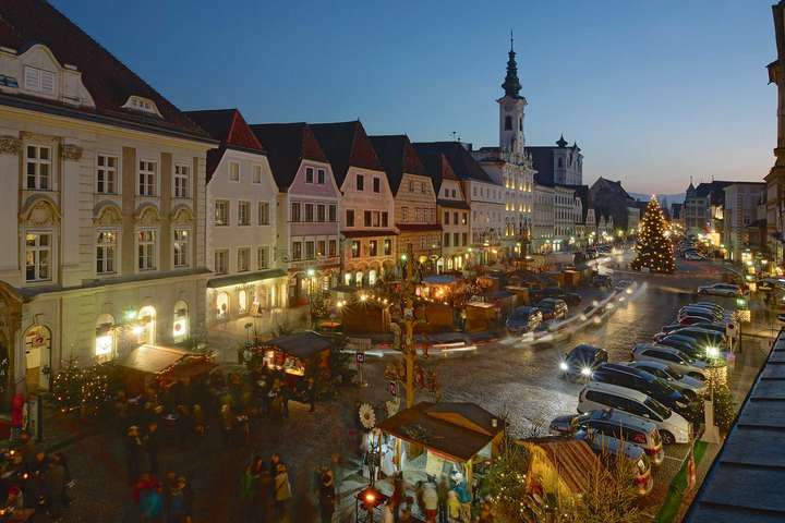 Der Adventsmarkt »Altstadt Steyr« am historischen Stadtplatz bietet ein einzigartiges Ambiente.