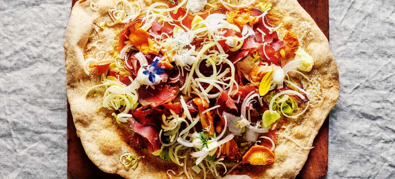 Roggen-Pizza mit Topinambur und Steinpilzen von Rudi Obauer