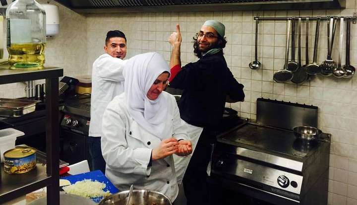 Im »Habibi & Hawara« kochen syrische, afghanische und somalische Flüchtlinge gemeinsam mit österreichischen Kollegen.