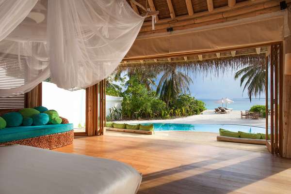 Soneva begann 2012 mit dem Direktverkauf von Privatvillen in seinem »Soneva Fushi Resort« auf den Malediven. soneva.com