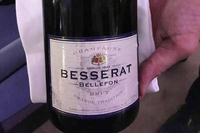 Ein Glas Champagner ist ebenso im Menüpreis von 99 Euro inkludiert wie die komplette Weinbegleitung.