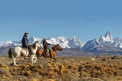 Die Nachkommen der Indigenas werden Gauchos genannt. Sie haben  in Argen­tinien ein Cowboy-Image. 