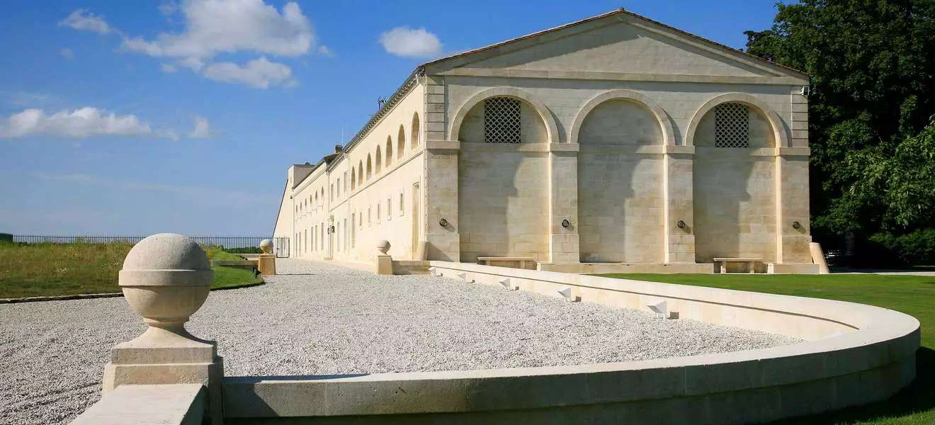 Einfahrt zum Château Mouton Rothschild