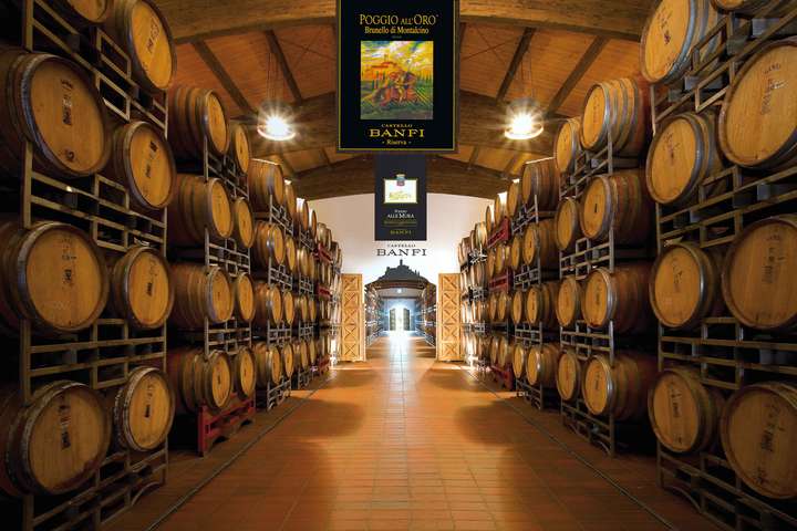Tradition und Moderne verbindet das Castello Banfi in der Toskana – sowohl bei der Architektur als auch beim Weinmachen.