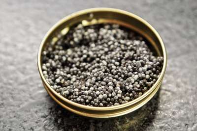 Kaviar mit Lachs Mousse und Roter Rübe