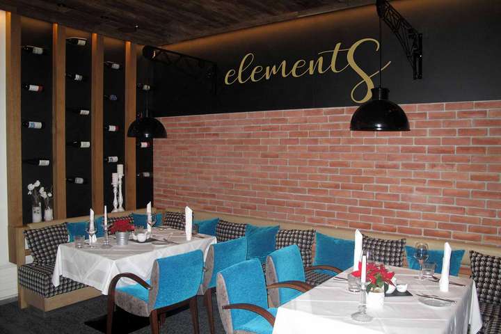 Das Restaurant verwöhnt seine Gäste mit einer angenehmer Atmosphäre und ausgezeichnetem Essen.