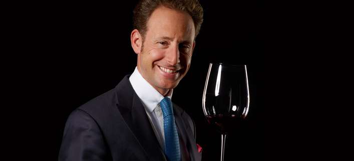 CEO Maximilian Riedel  führt persönlich durch das Pinot-Noir-Tasting.