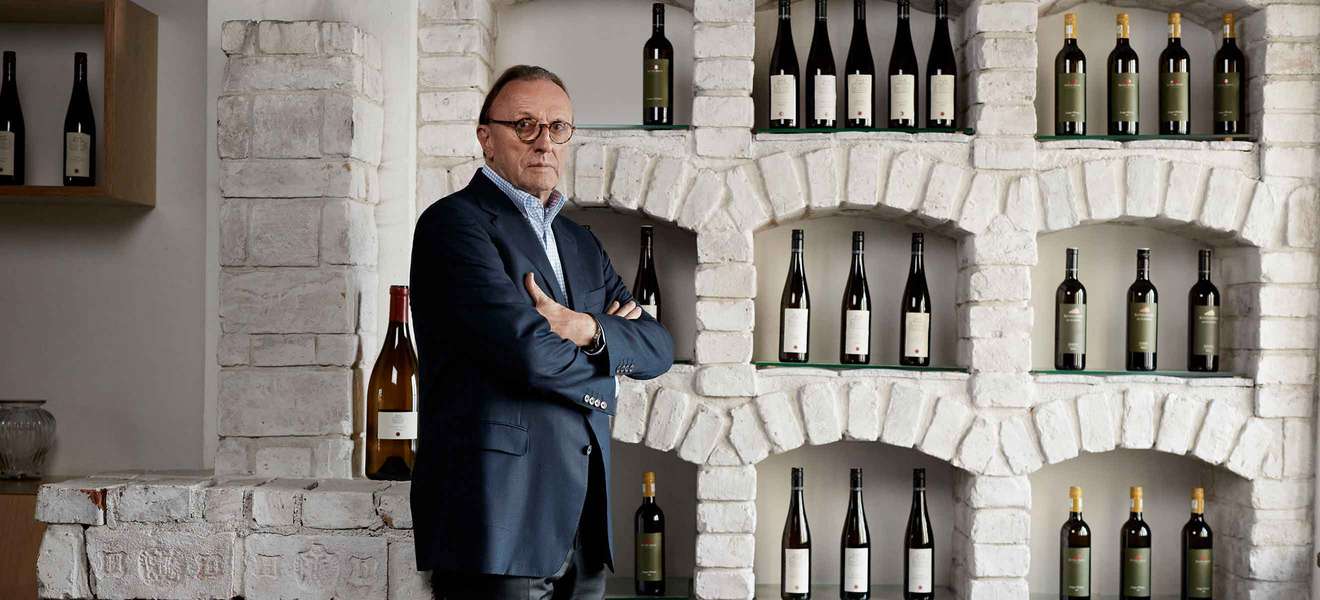 Der Ex-Werber Hans Schmid ist auch als Winzer erfolgreich: Die Weine seiner beiden Güter »Rotes Haus« und »Mayer am Pfarrplatz« sind interna­tional und national gleichermaßen gefragt.