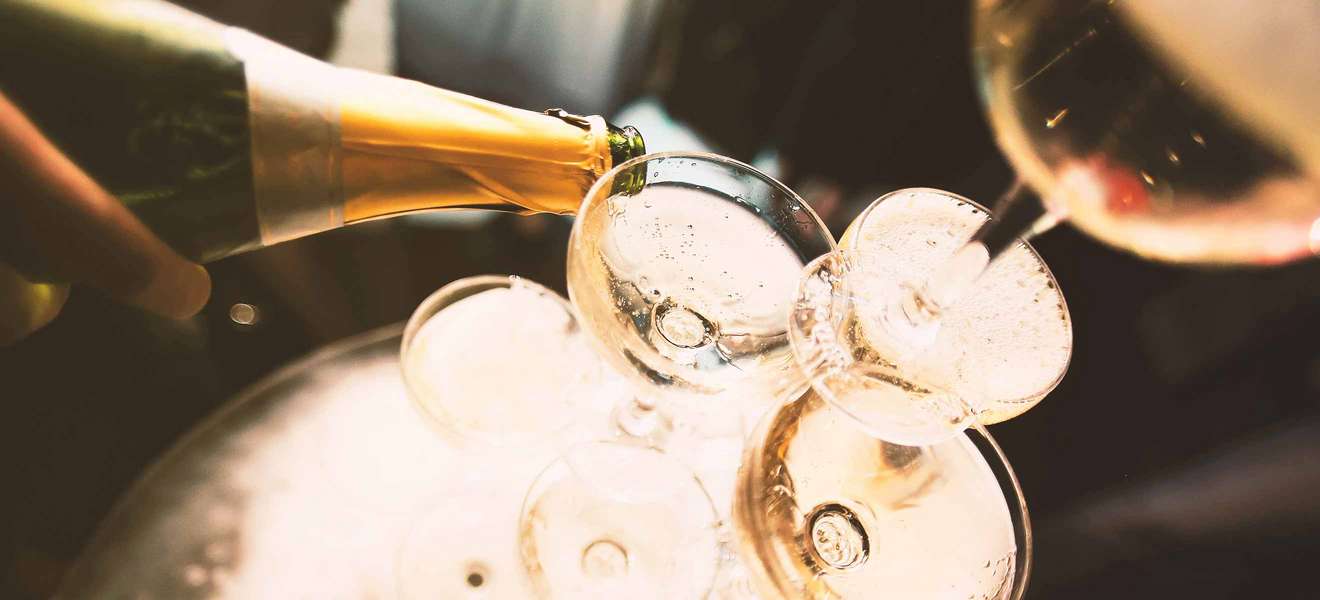 Falstaff begab sich auf die Suche nach den Besten der Besten aus der Champagne und hat die Top 8 Luxus-Champagner für Sie zusammengestellt. 