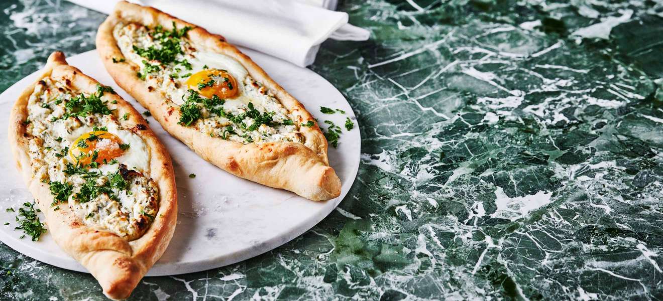 Rezept Tipp: Pide mit Käse und Ei - Falstaff