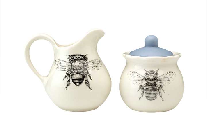 Die Biene ist im Moment eines der beliebtesten Insektenmotive in der Designwelt. Kännchen und Döschen sind von laurazindel.com