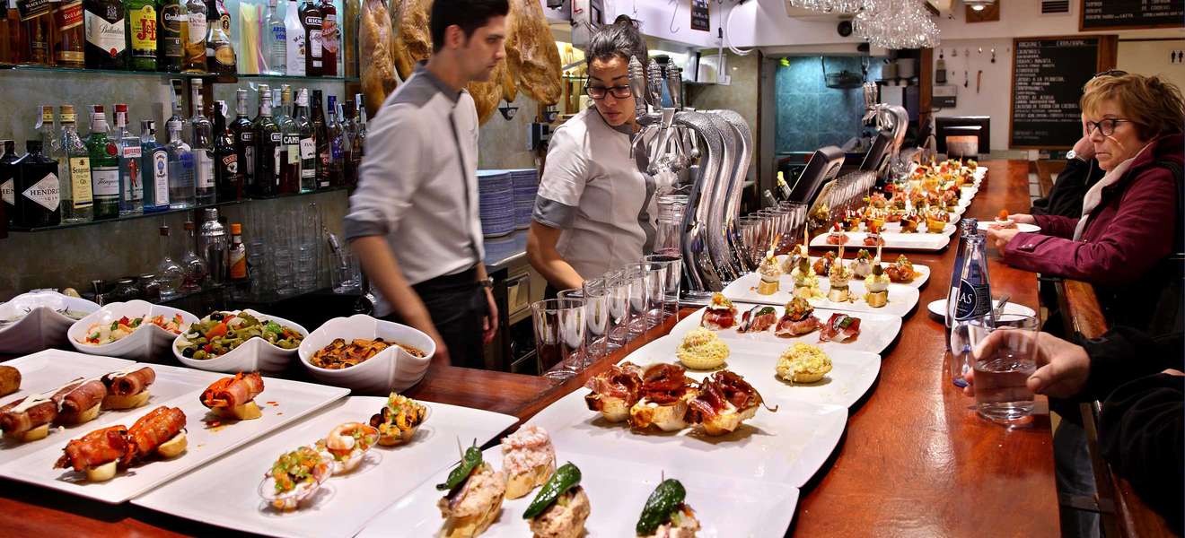Haben Sie schon mal Pintxos in San Sebastián gegessen? Laut Lonely Planet sollten Sie das unbedingt tun!