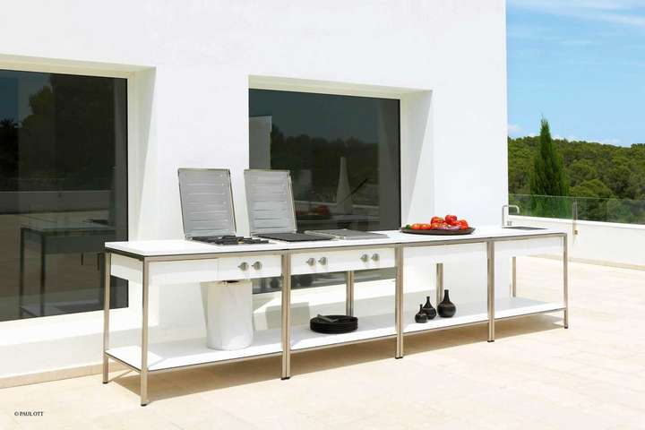 Viteo hat sich zu einem wahren Outdoor-Spezialisten entwickelt. Nebst Möbeln, die Wert auf perfektes Design und hohe Qualität legen, hat das steirische Unternehmen auch ein eigenes modulares Outdoor-Küchensystem am Start. Das ist aus Edelstahl, Teakhol