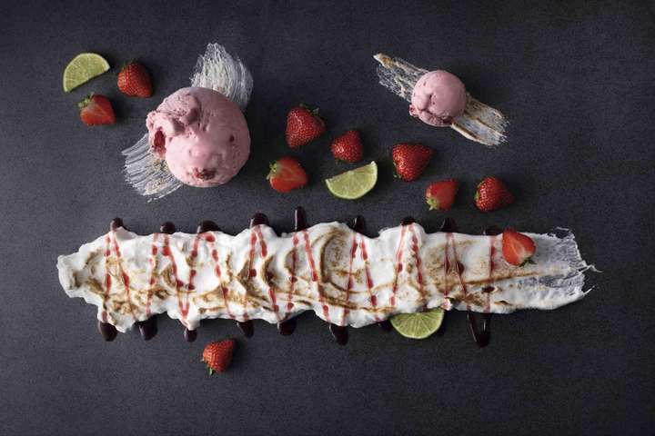 Eis mit Erdbeer-Limette.