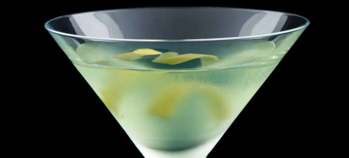 Chartreuse verte mit Gin: Genießen mit Stil.
